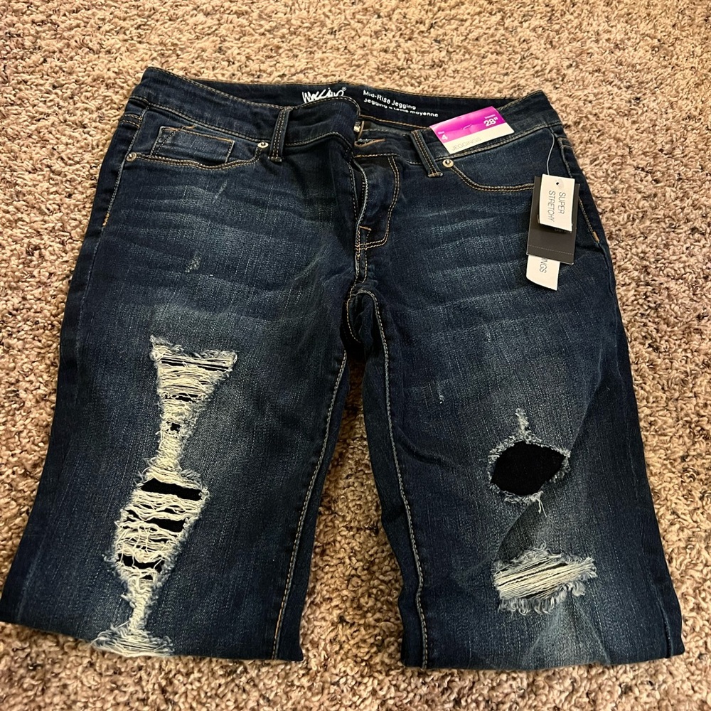 Mossimo Mid-Rise Distressed Jegging Size 28” Inseam